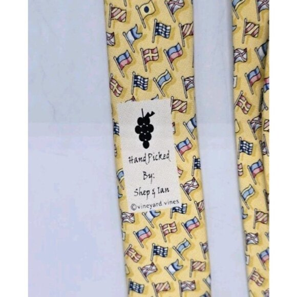 Vineyard Vines INTERNATIONAL MARITIME SIGNAL FLAGS All Over Print Men's Silk Tie - Picture 6 of 7